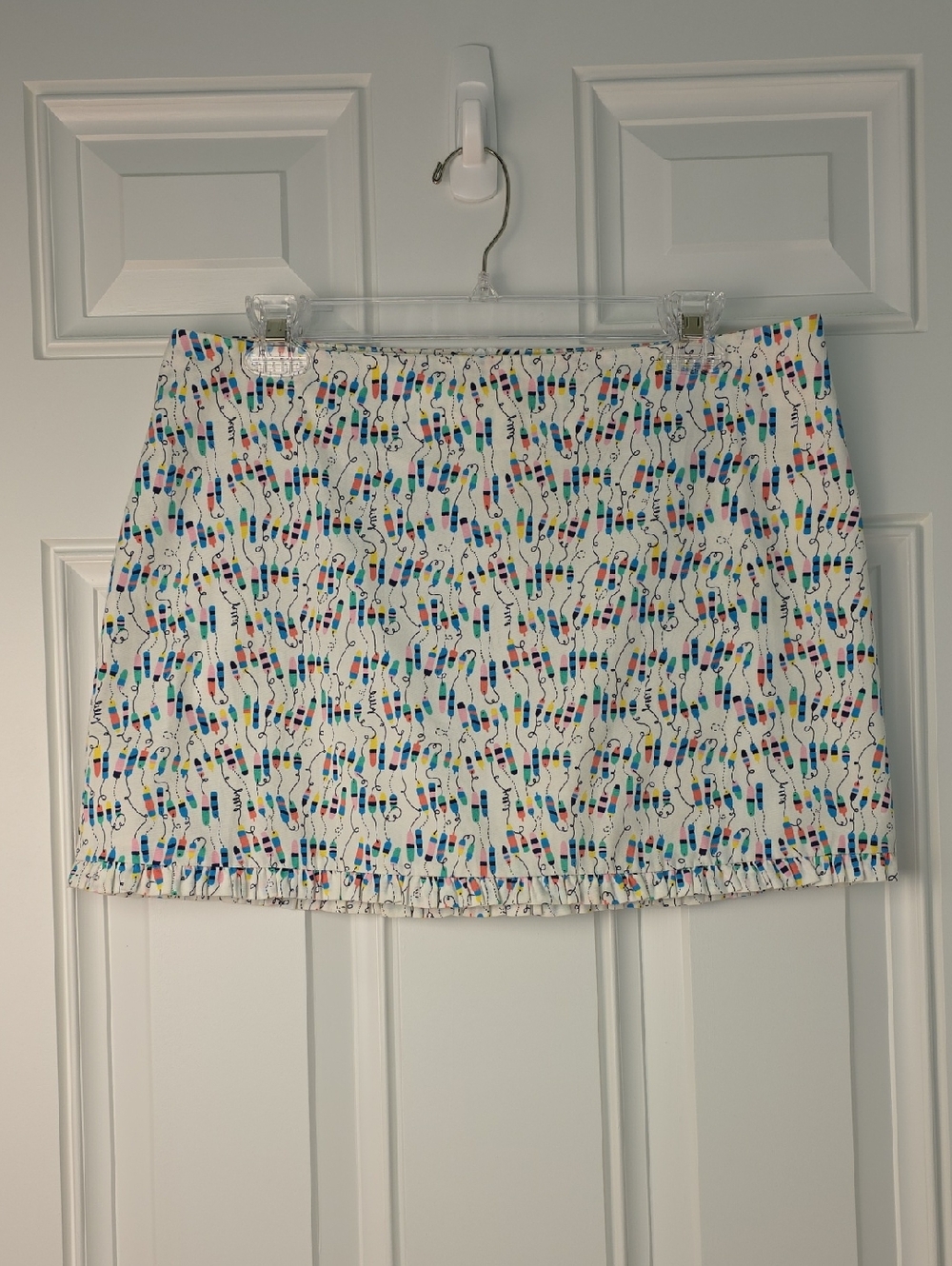 Lilly Pulitzer White Mini Skirt with Multicolor Pattern.  Size 6